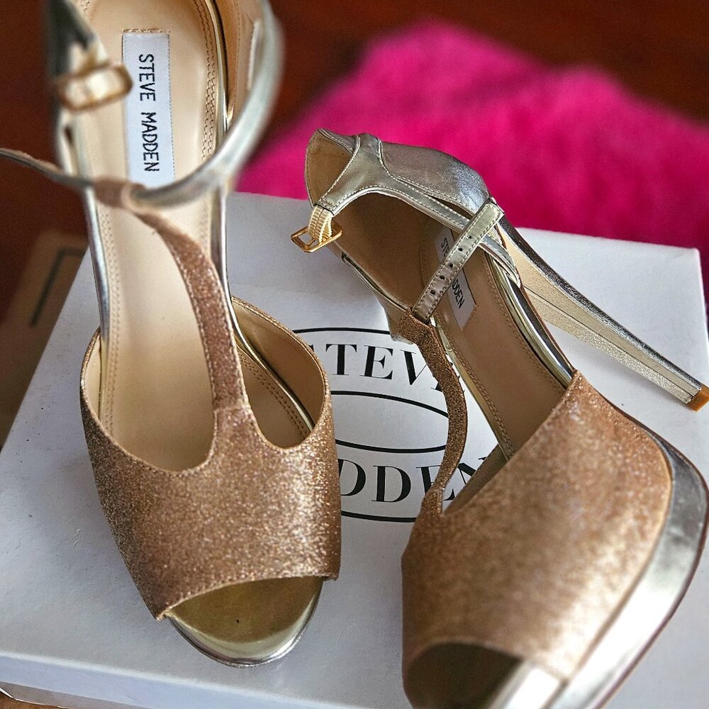 Gold Glitter pumps